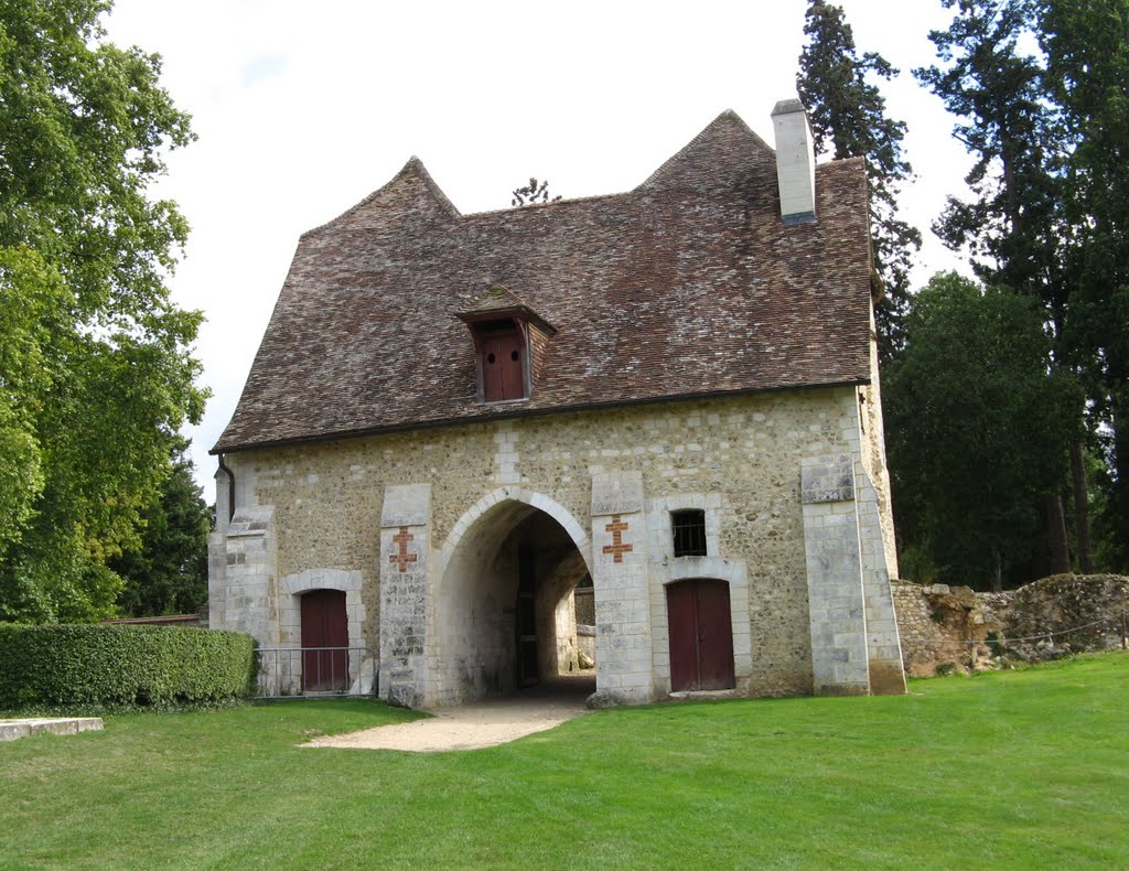 Château d'Harcourt - Châtelet d'entrée, face interne by Laurent Guyard