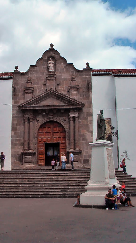 PLAZA DE ESPAÑA. IGLESIA. ESTATUA by VMGO