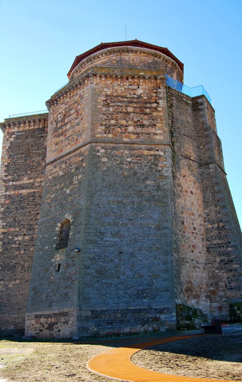 Torre del Homenaje del castillo del Duque de Alba by pcllin