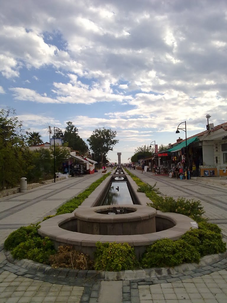 Boulevard Titreyengöl, Blick Richtung Turmuhr by wollisworld