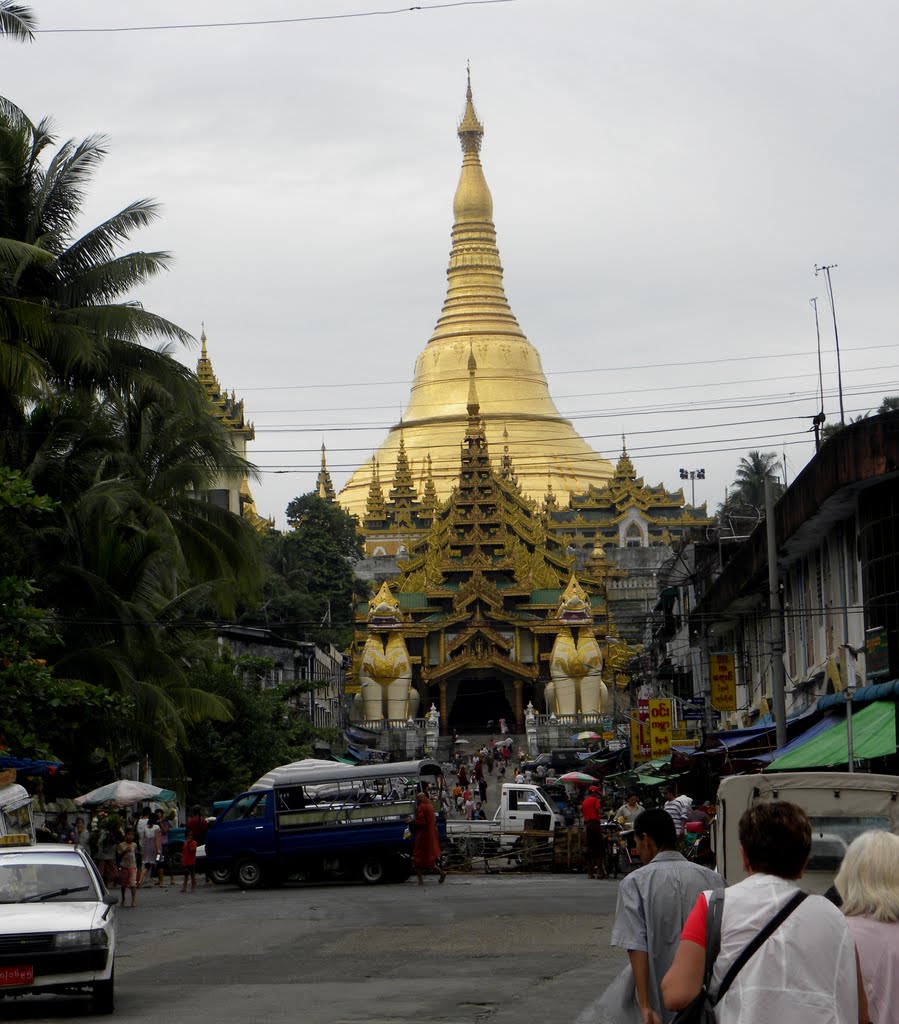 Yangon - Pagoda d'oro by kaekna