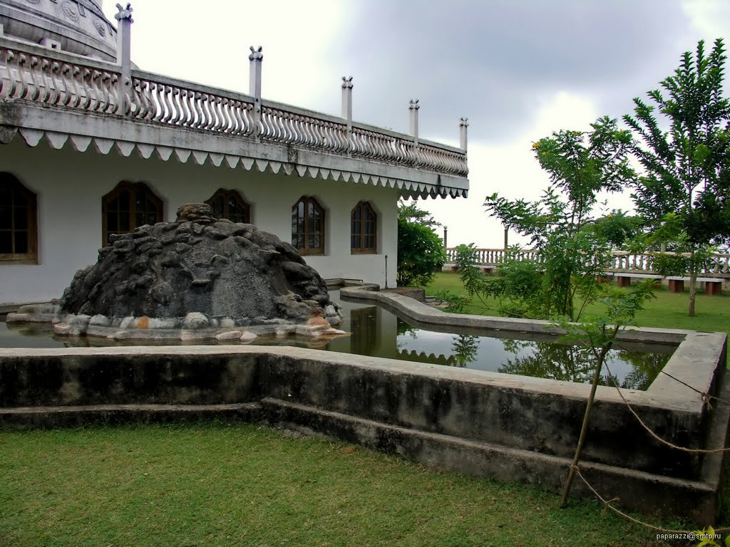 Sri Lanka Ambuluwawa Temple of 4religions by Paparazzi Stas