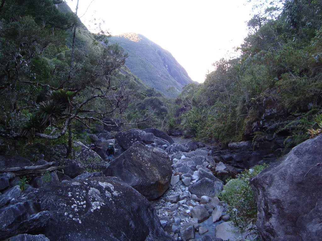 Travessia da Serra Fina de sul a norte - O pior já passou by Augusto de Carvalho