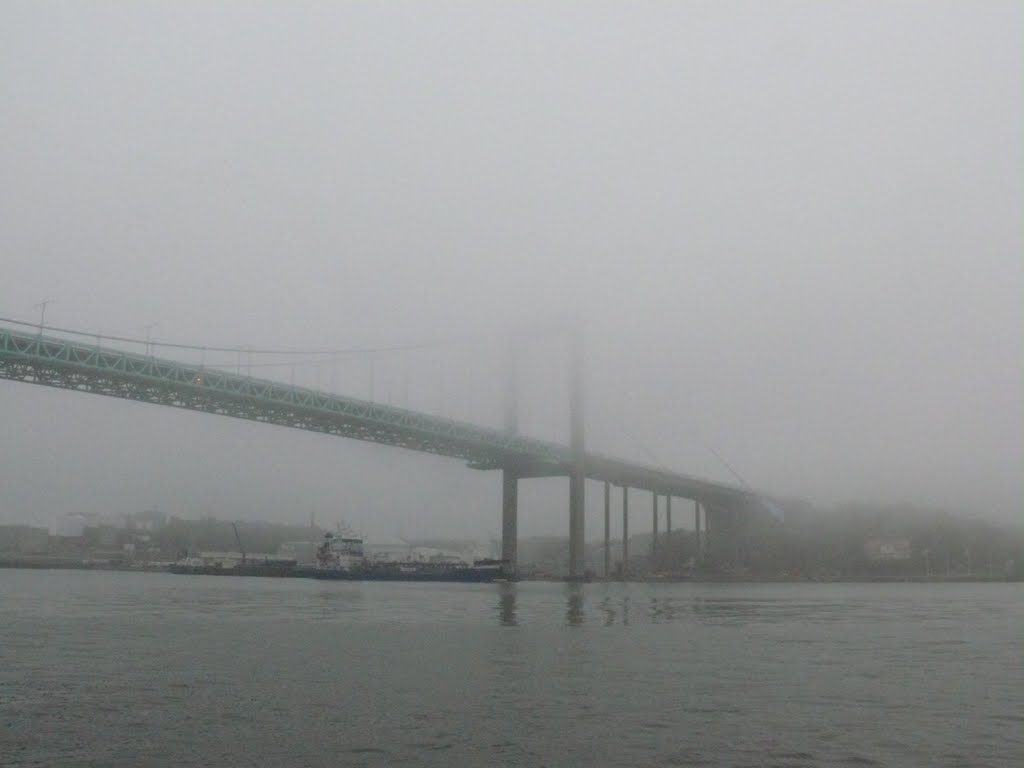 Älvsborgsbron covered in mist by Eilif Fielstrup Guld…