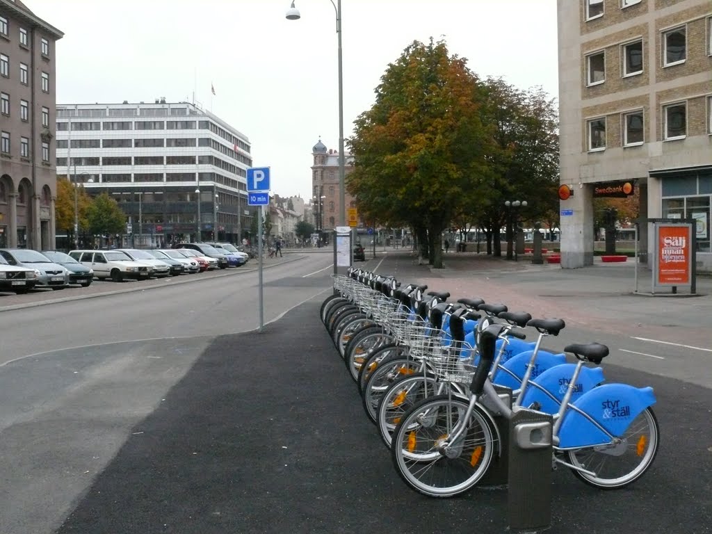 Rental bikes at Järntorget by Eilif Fielstrup Guld…