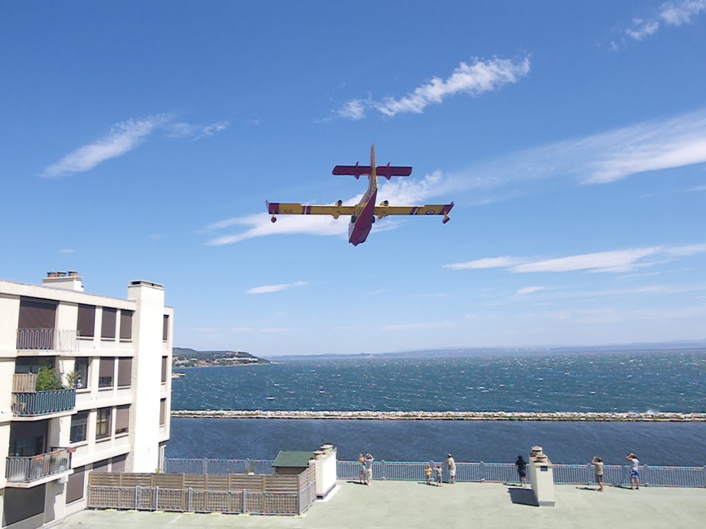 Canadair by jean-loup Bernard