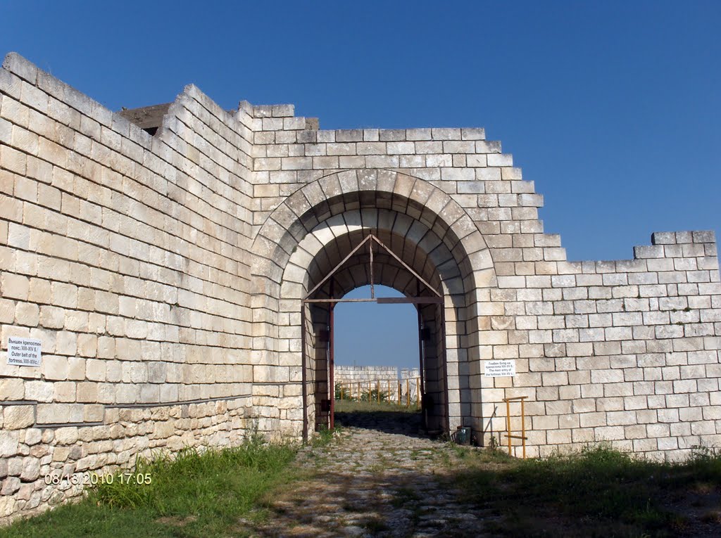 Входът на Шуменската крепост/ The Shumen Fortress Gate by godonikolov