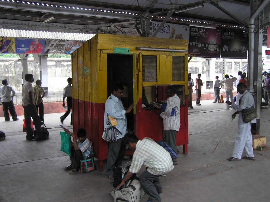 Chennai Park Station by vijayan_t