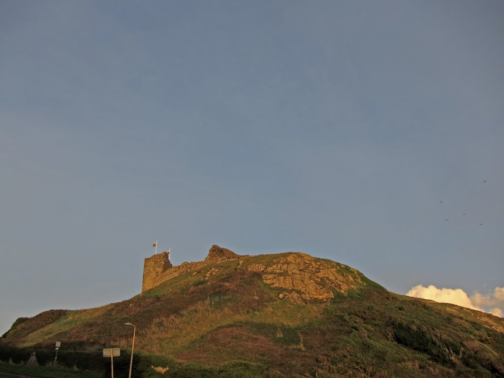 Sun Setting on Criccieth Castle 2010-10-05 by wambam23