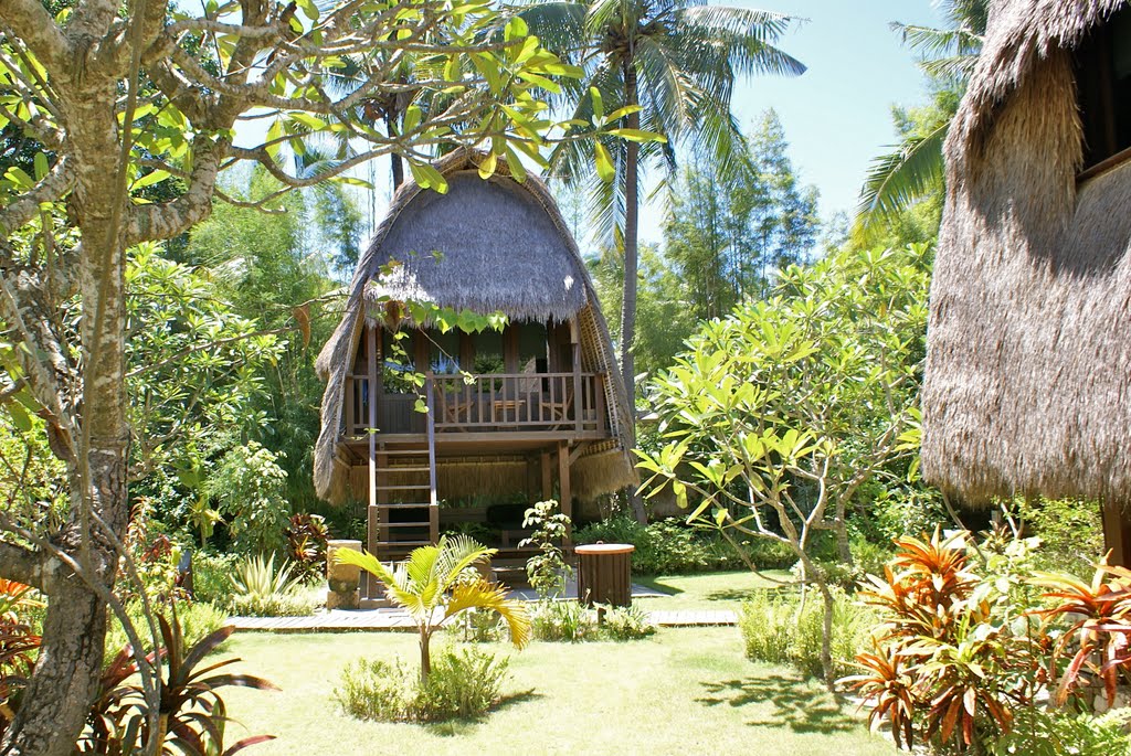 Hai Tide Huts, Voyage Traditours 2009 by Chantalogilo Gital