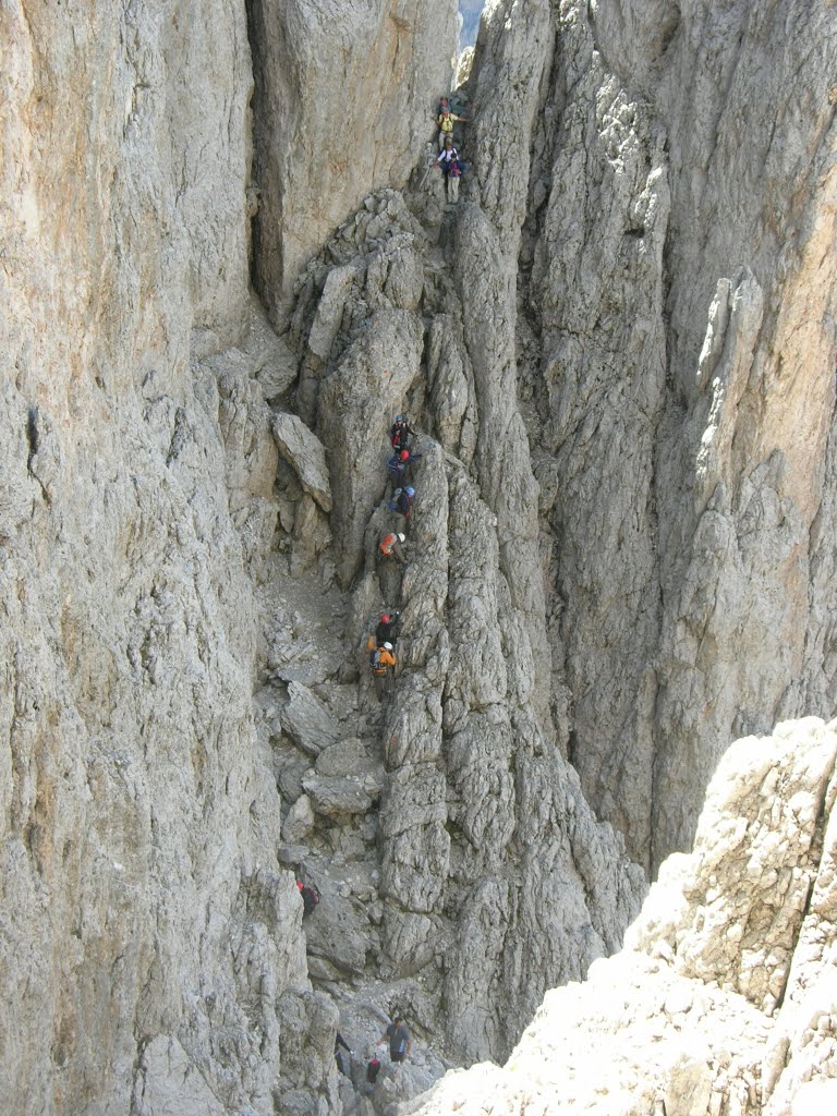 Rosengarten; Klettersteig vom Santner Pass Richtung Kölner Hütte by Thomas Esch