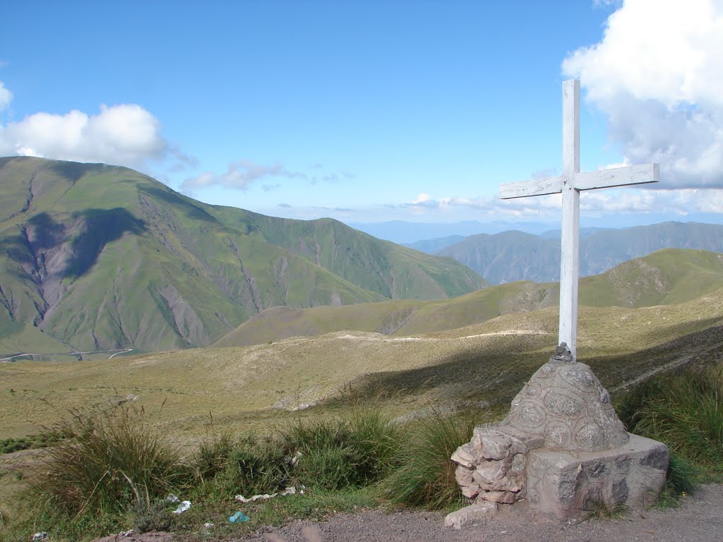 Cruz en Piedra del Molino by Juan Manuel Gassmann