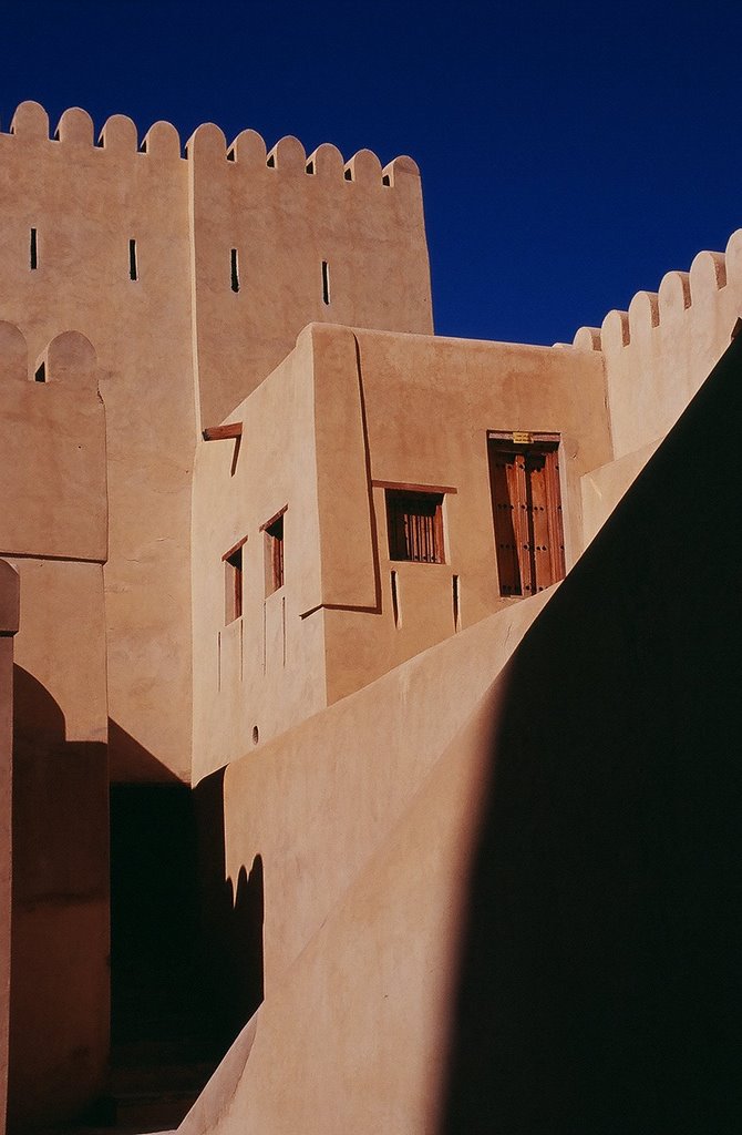 Nizwa fort (Dec 2005) by noah_nobody