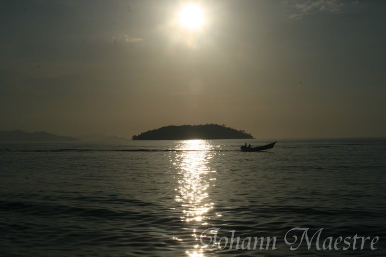 Atardecer en Playa Colorada by Johann Maestre