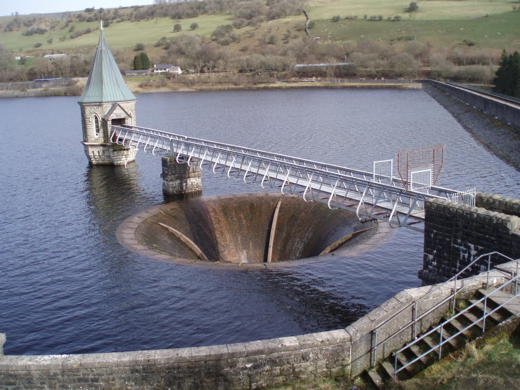 Pontsticill overflow by Mel Curtis