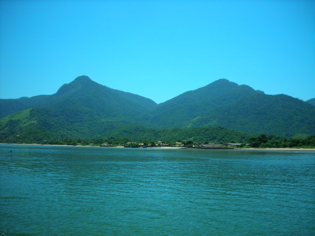 Ilhabela central by Andre Pimentel