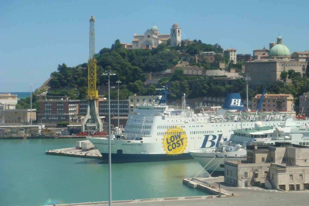 Porto de Ancona by hugo aspromonte