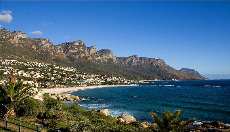 The Twelve Apostles from Camp Bay. by www.koeves.mynetcolo…