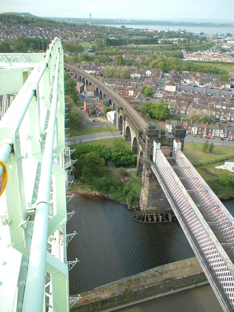 Runcorn, UK by glynngarner