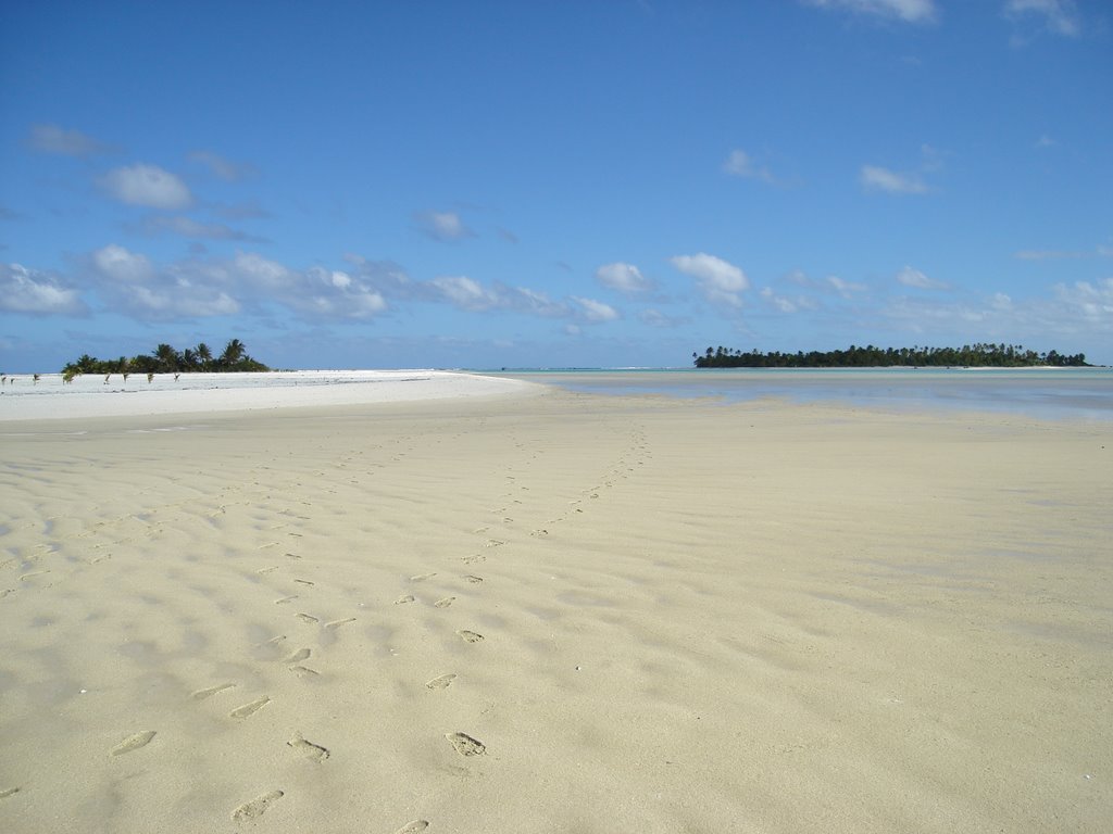 Honeymoon Island, Aitutaki, Cook Islands by sam/yvonne/george