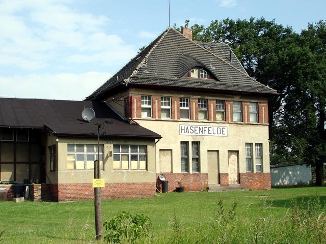 Hasenfelde - Ehemaliger Bahnhof by Roland Totzauer