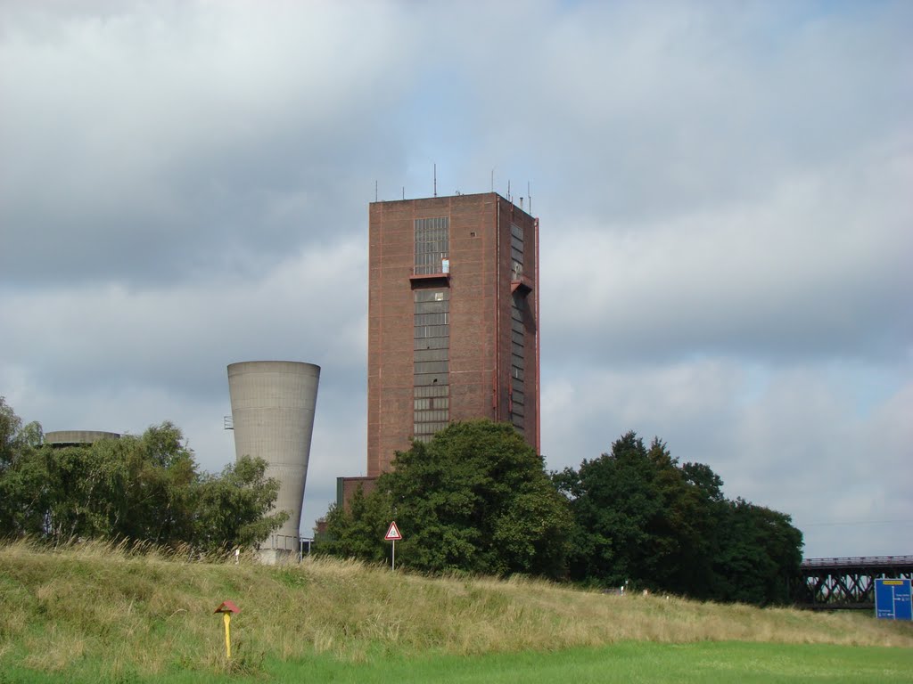 Duisburg (ehem. Schachtanlage Rheinpreußen 8 ) August 2010 by DortmundWestfalica