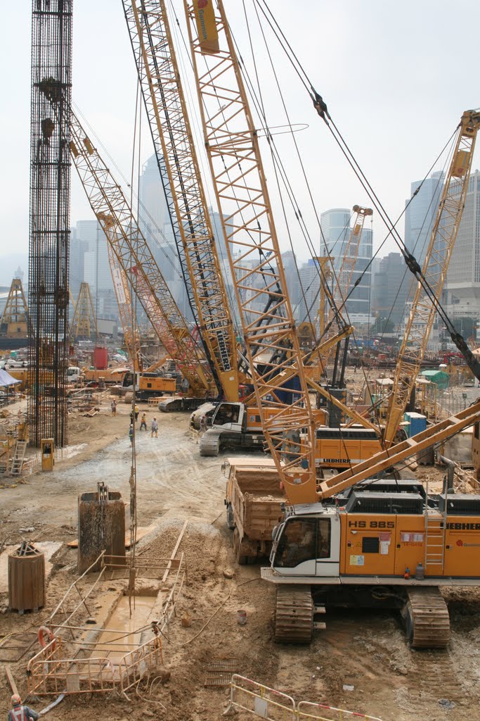 Construction Hong Kong waterfront by leon Wagenaar