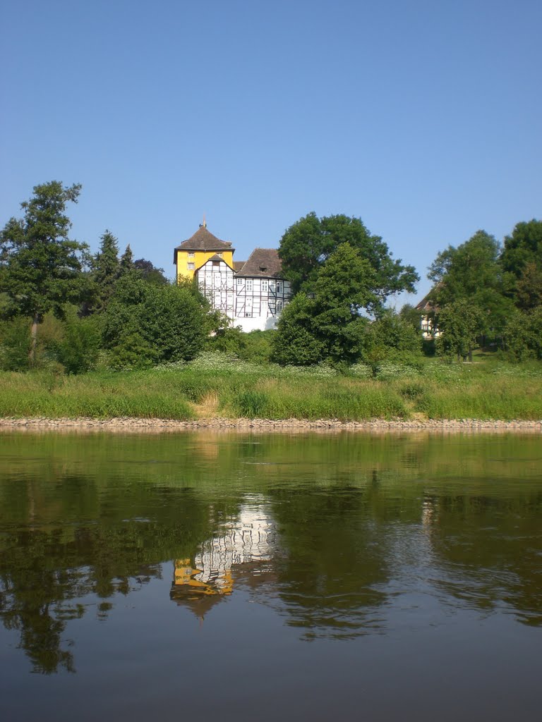 Die Tonenburg von der Weser aus by wassermensch