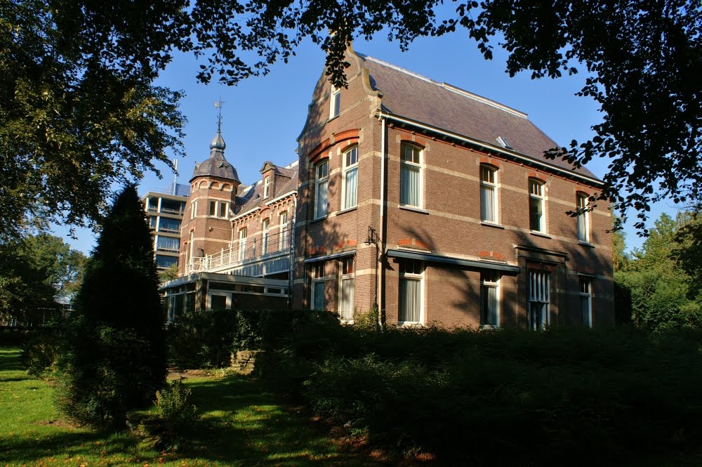 Villa Mila de Kampen by Peter van der Wielen