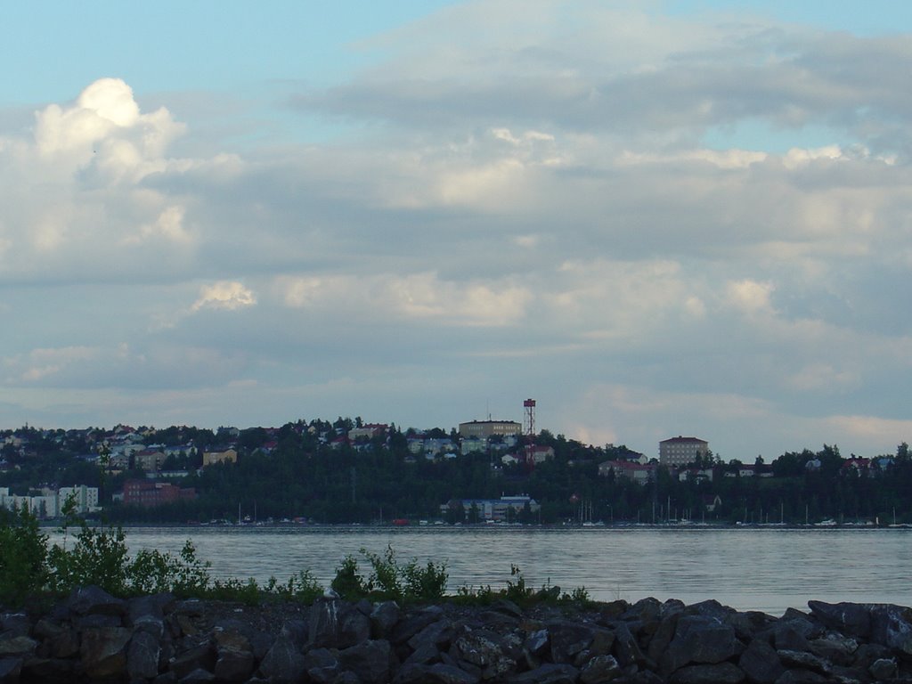 Pispala seen from Lentävänniemi by MTursa