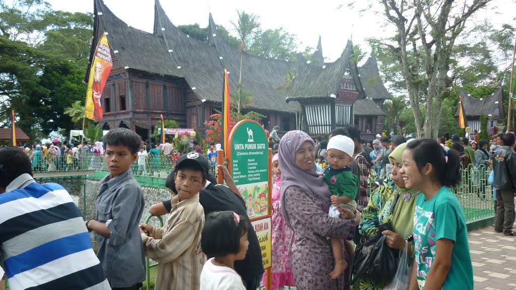 Rumah Adat Kebun Binatang by Zul Abrar