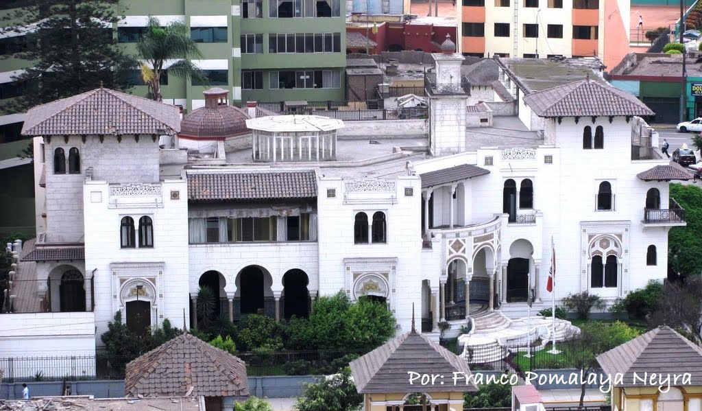 Corte Super. de Just. Militar. Desde el edif. de IDAT by Franco Alexander Pom…