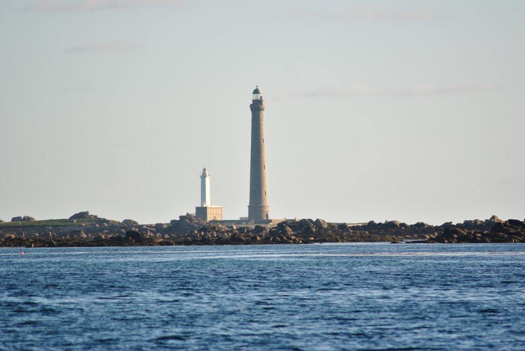 Phare de l'ile Vierge by c.schaffner