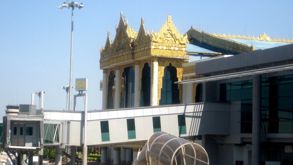 YANGON AIRPORT by adoverboy2