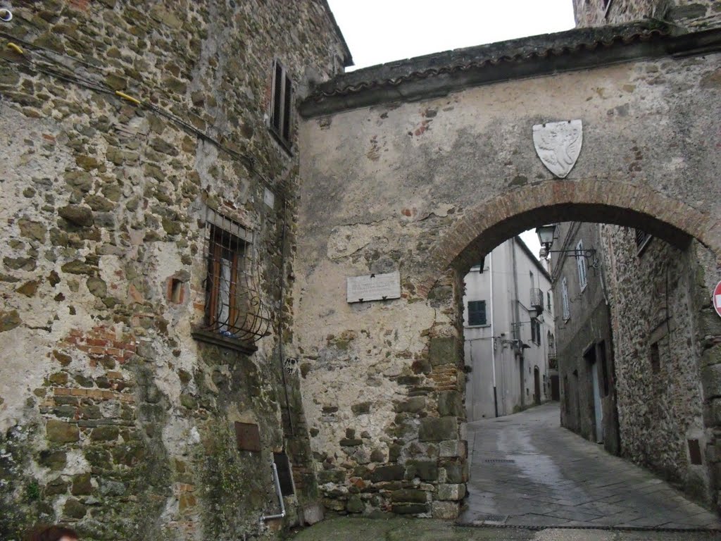 Manciano.GR.scorcio del borgo antico by Egidio Moretton