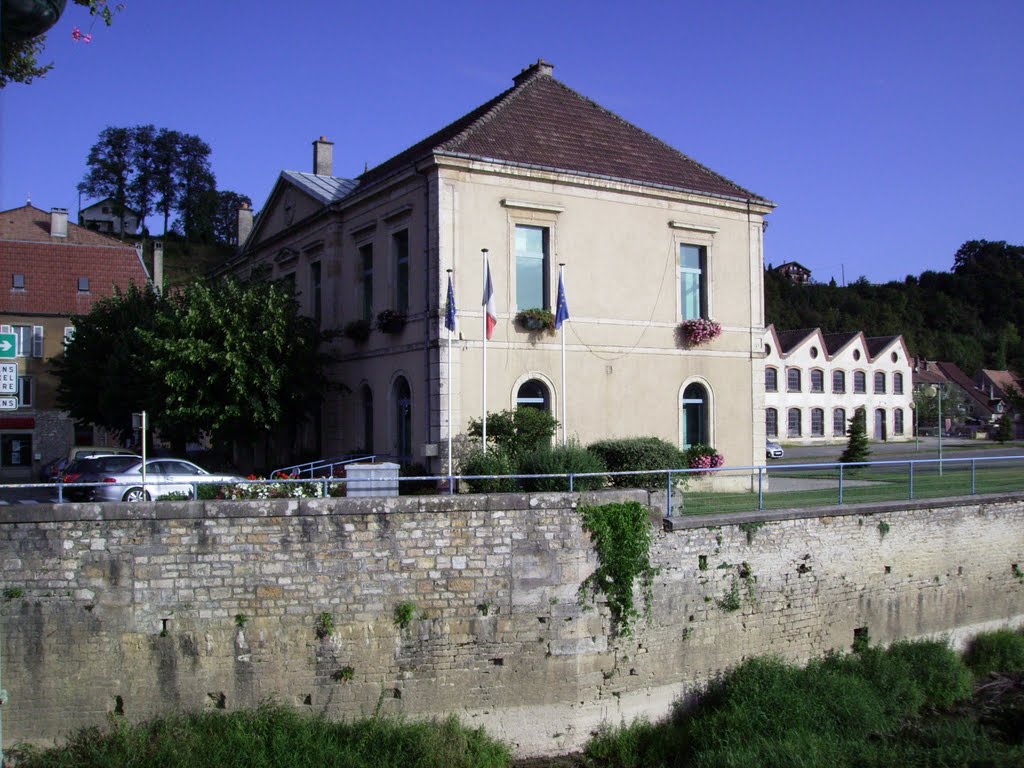 Façade Sud-Est de la Mairie by Claudius B.