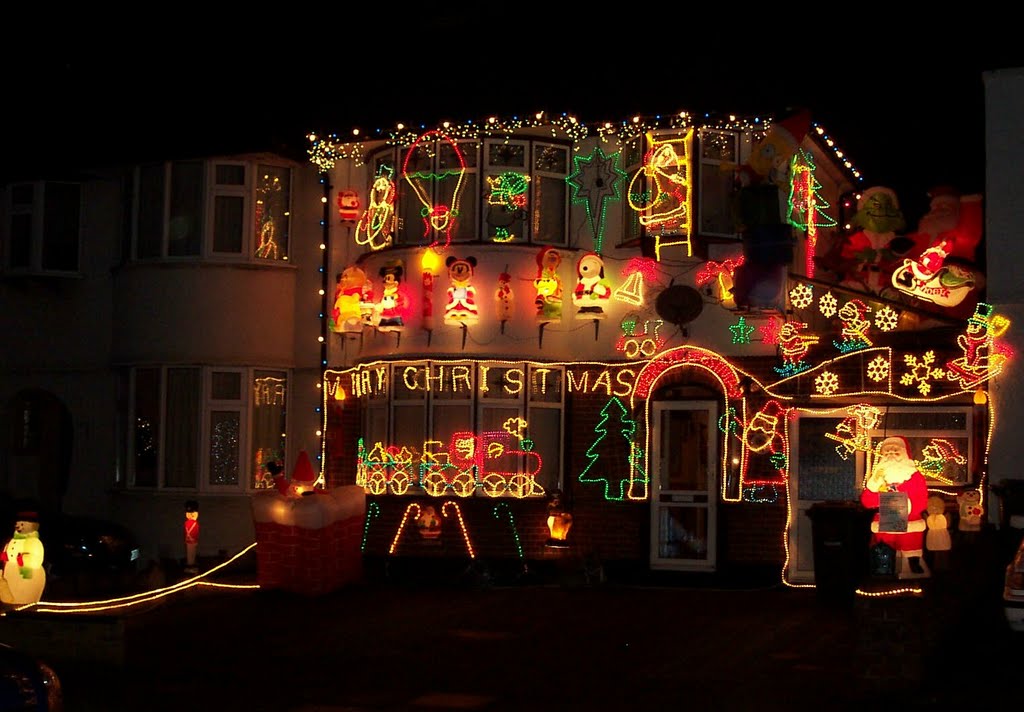 Xmas lights in broadwalk from late nov to jan every year by chisel.f