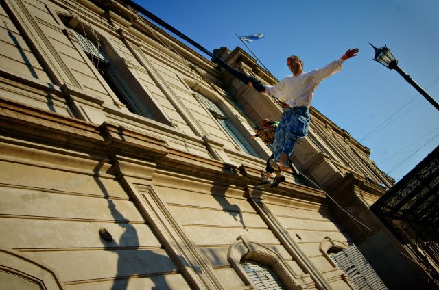 Acrobacias.Centro cultural Meridiano V by Sebastián J Giuliett…