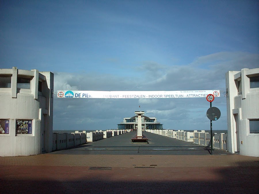 Jetée à Blankenberge by cyclist65