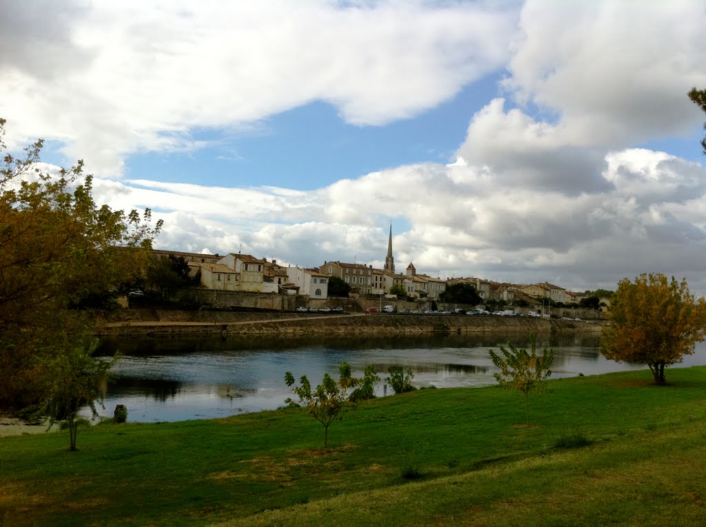 Port-Saint-Fov-et-Ponchapt by keepclicking