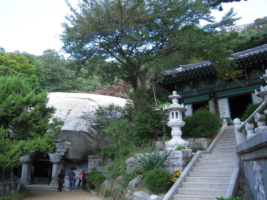 Bo-Moon-Sa (普門寺) Temple, Gang-Hwa-Goon (江華郡), In-Cheon, Korea. by MC Han