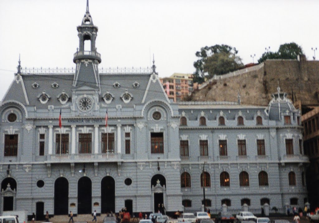 Edificio de la Armada Chilena en Valparaíso by Clelia Castroviejo