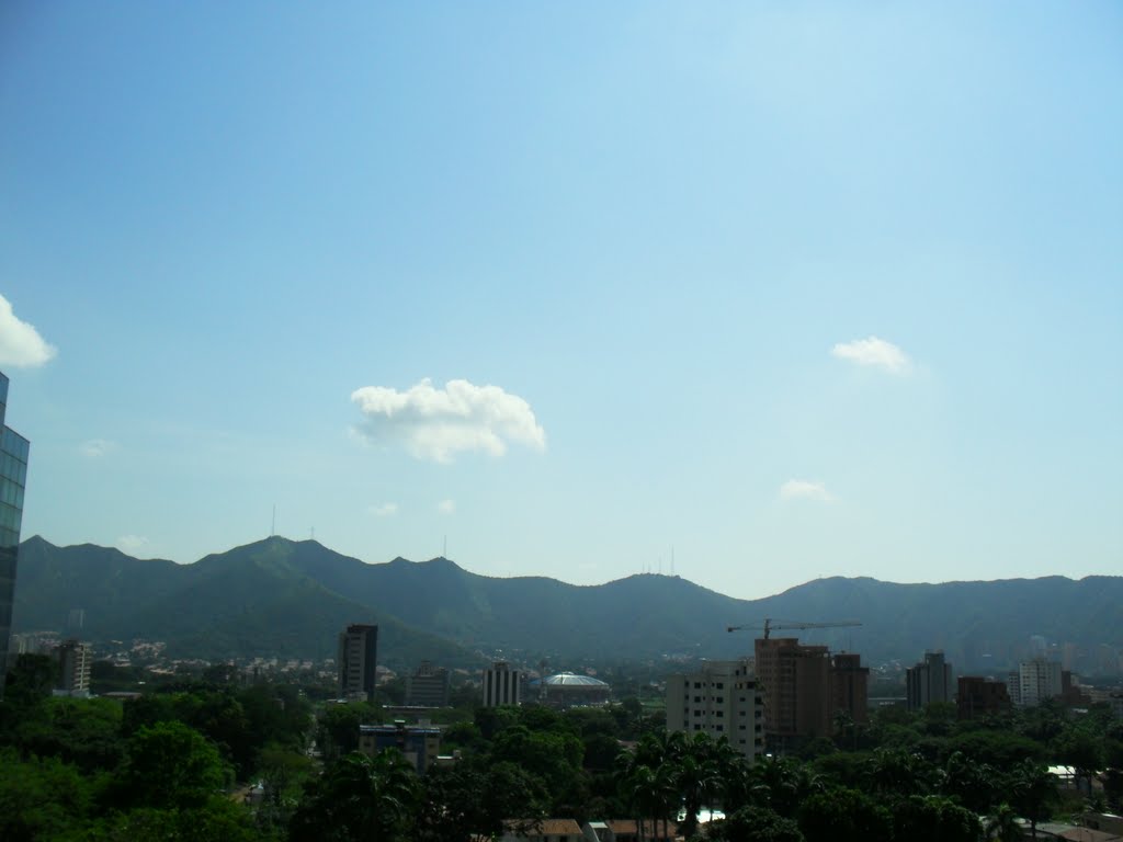 Vista del norte de valencia desde la clinica la viña by erick saenz