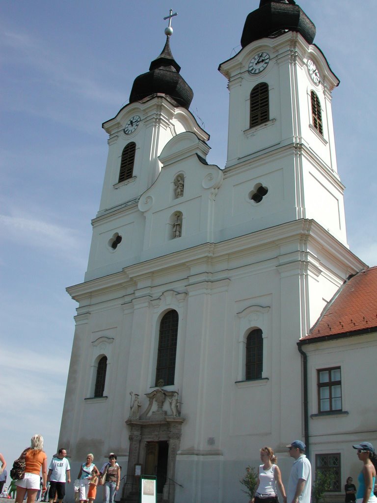 Tihanyi Church by hgonzale