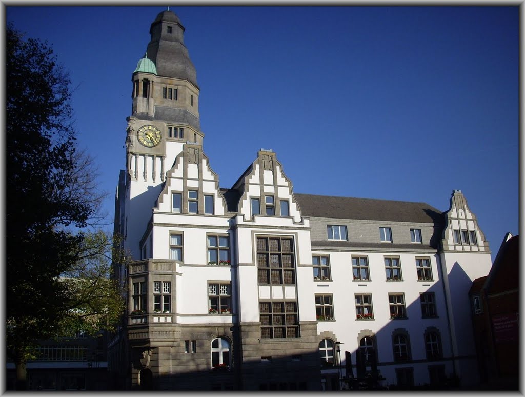 •☼•Oktober 2010 / Seitenansicht vom Gladbecker Rathaus by *STERNTALER*