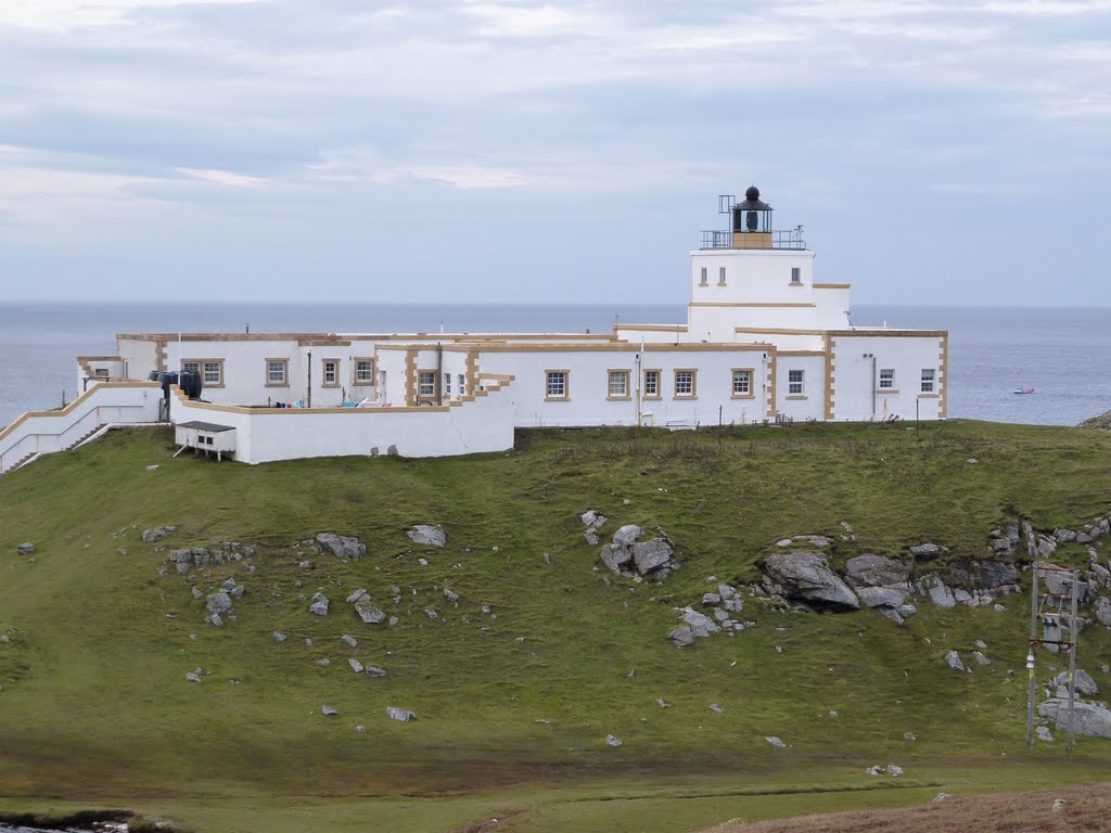 Strathy Point Lighthouse by j.skinner01