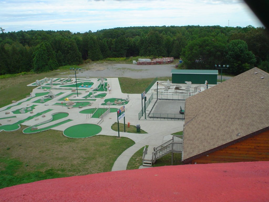 Mini-putt golf course from the top of the Big Apple by amorgan