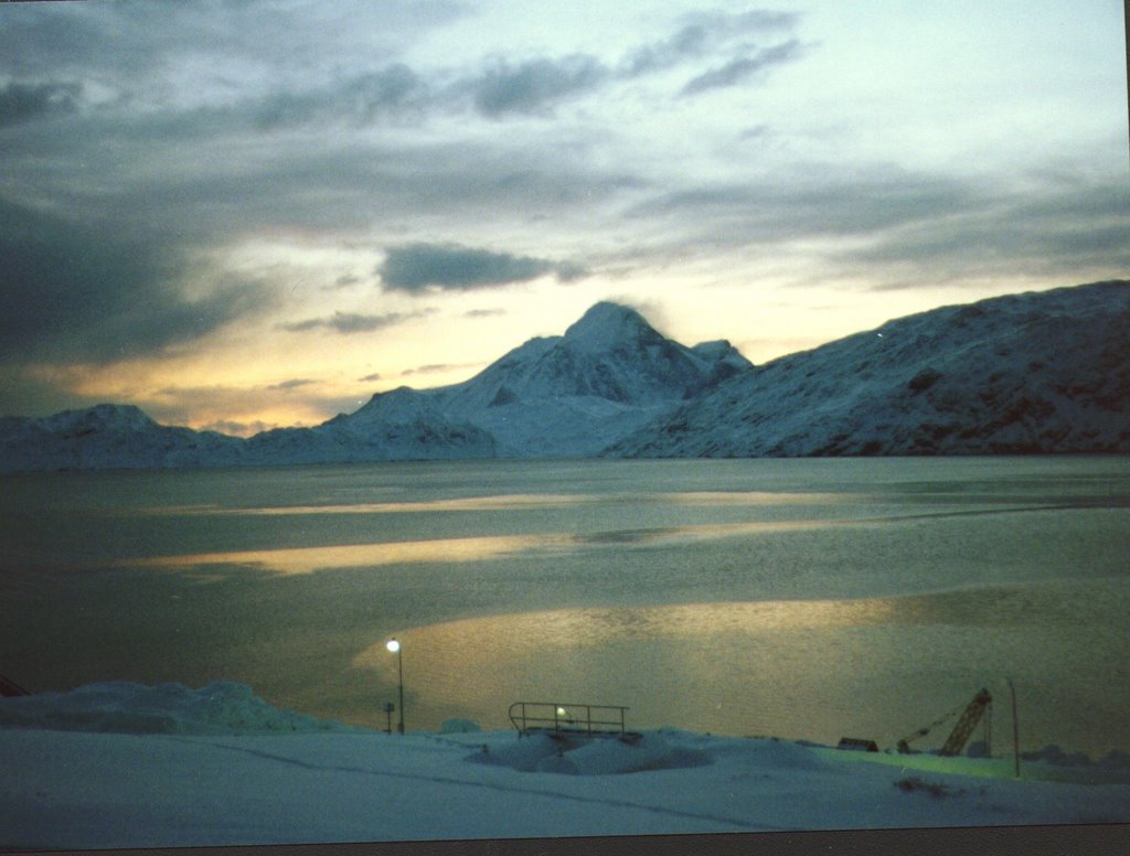 Kugnait during nightfall by huneck