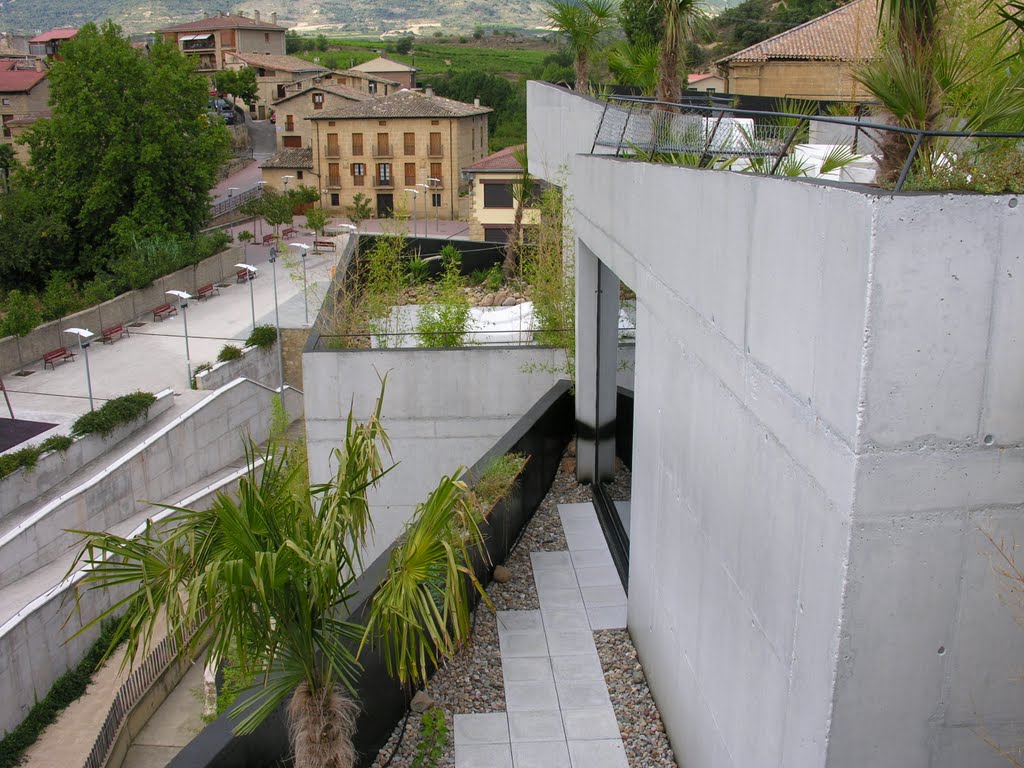 Hotel Viura. Vista tel techo en dirección de la plaza principal. Septiembre 2010 by StephGyss