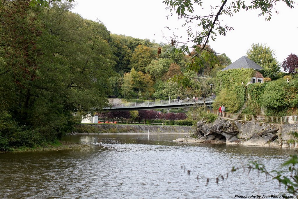 Le Halage et la passerelle by Jean-Pierre Hussin